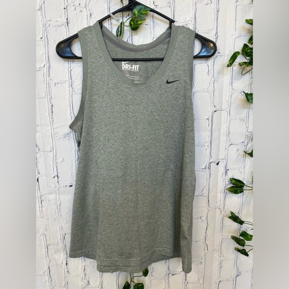 NIKE DRI FIT GREY TANK.‎ LARGE